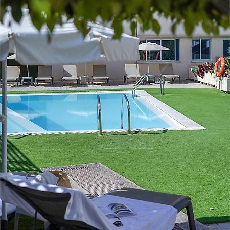 Cornisa Apartments Паталавака Экстерьер фото